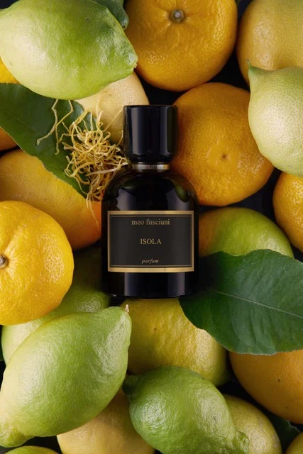Il Racconto della felicità di un’estate indimenticabile, attraverso una limonata fresca allo Yuzu.
“Avevo un desiderio, rendere infinita questa sensazione.”
Meo
Adesso tutto è vero.

I S O L A @meofusciuni_parfums 

Bertozzini dal 1913 Via Cola di Rienzo, 192 - 00192 - Roma
☎️ Per info 06 6874662 - 3290373646
www.bertozzinidal1913.it