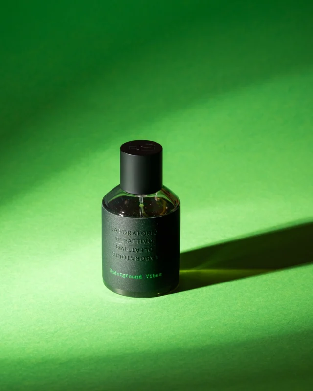 Questo profumo è un’ode alla creatività, una fragranza in grado di stupire. Underground Vibes ci porta in luoghi poco esplorati per farci fare un viaggio olfattivo indimenticabile.
@laboratorioolfattivo  UNDERGROUND VIBES 💚

Bertozzini dal 1913 Via Cola di Rienzo, 192 - 00192 - Roma
☎️ Per info 06 6874662 - 3290373646
www.bertozzinidal1913.it